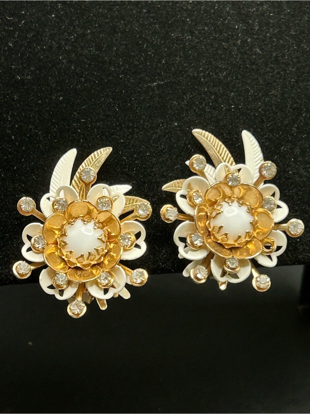 VTG Kramer Gold Tone Enameled Metal Flower Rhinestones Clip On Earrings 1960s